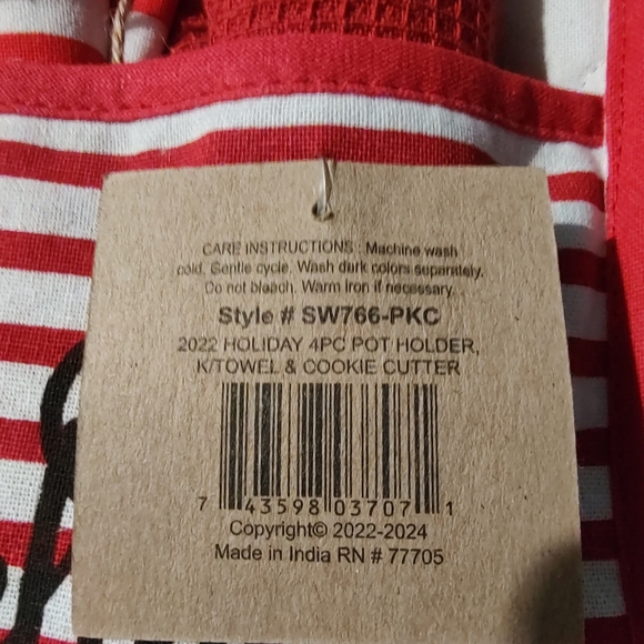 💞 🆕 Brand New Holiday Kitchen 4pc Set - Picture 5 of 5